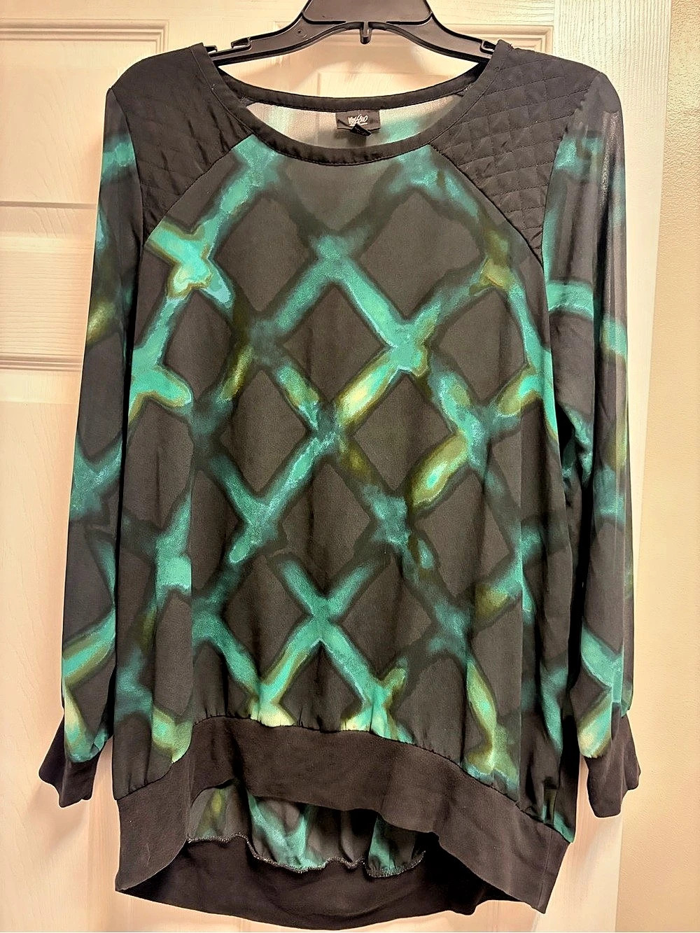 Women's Mossimo Geometric Long Sleeve Blouse in Black & Green Size Large
